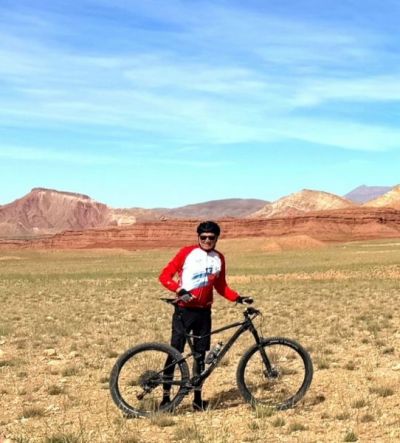 John Homer Cycling on the  tour with redspokes